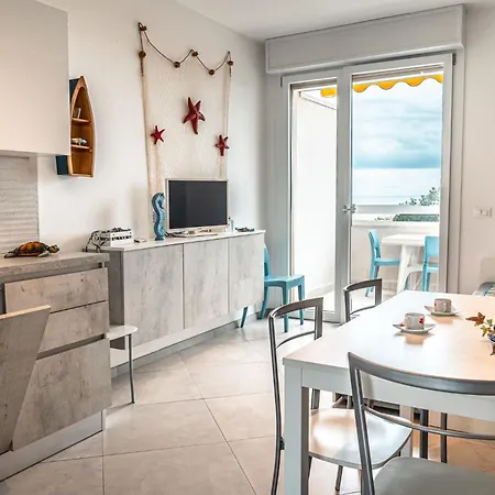 Seaside Retreat With Terrace In Apartment *