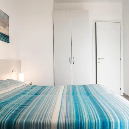 Seaside Retreat With Terrace In Apartamento *